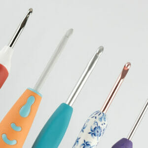 Lewhoo ergonomic crochet hooks with roll felt bag, crochet hooks set for  arthritic hands, size from